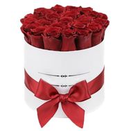 31 троянда в коробці