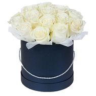 Білі троянди в коробці