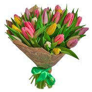 Букет з тюльпанів різних кольорів