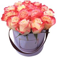 Коробка з 15 імпортних троянд