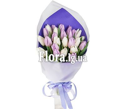 25 білих і бузкових тюльпанів