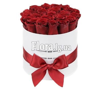31 троянда в коробці