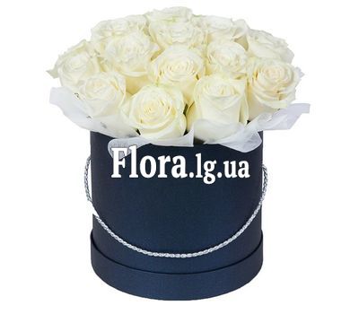 Білі троянди в коробці