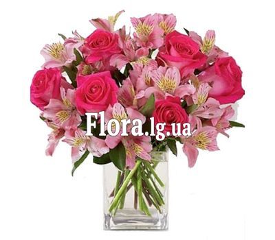 Букет в рожевих тонах з троянд та альстромерій