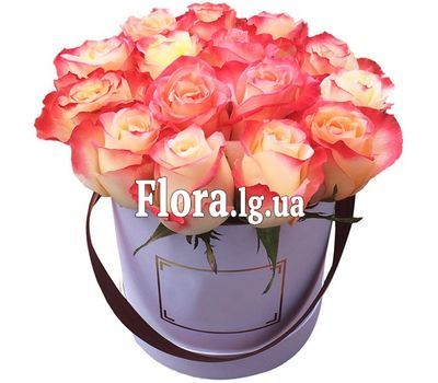 Коробка з 15 імпортних троянд