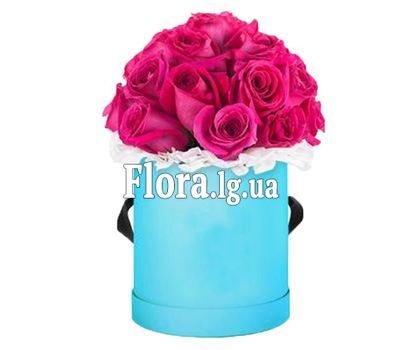 Рожеві троянди в коробці