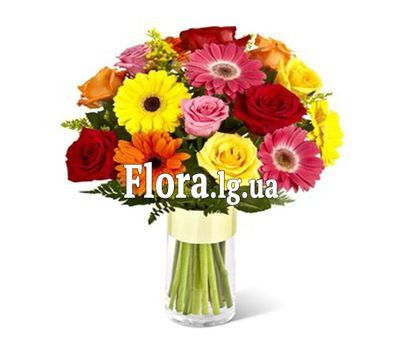 Яскравий букет квітів з гербер та хризантем